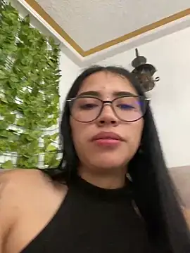 Snapshot of SaritaHot_69 chatting on December 13, 3:43 pm SaritaHot 69 online show from December 13, 3:43 pm