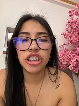 Snapshot of SaritaHot_69 chatting on December 17, 6:42 pm SaritaHot 69 online show from December 17, 6:42 pm