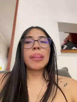 Snapshot of SaritaHot_69 chatting on December 22, 6:59 pm SaritaHot 69 online show from December 22, 6:59 pm