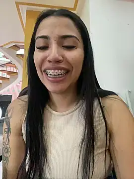 Snapshot of SaritaHot_69 chatting on December 28, 4:20 pm SaritaHot 69 online show from December 28, 4:20 pm