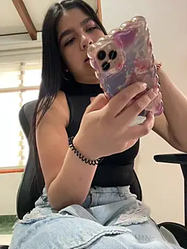 Snapshot of SaritaHot_69 chatting on February 14, 3:47 pm SaritaHot 69 online show from February 14, 3:47 pm