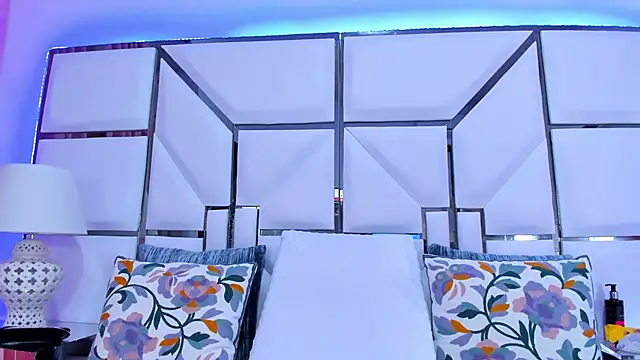 RileySweett online show from February 14, 11:31 am