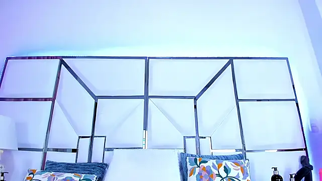 RileySweett online show from February 25, 11:30 am