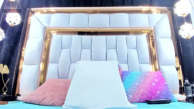 RileySweett online show from September 18, 11:45 am