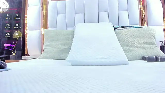 RileySweett online show from December 20, 11:50 am