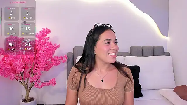 Snapshot of karol_rivera_ chatting on October 17, 10:23 pm karol rivera online show from October 17, 10:23 pm