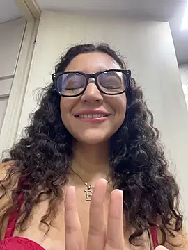 uniquerossie online show from February 24, 9:07 am