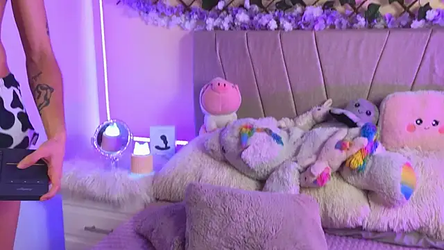 Baby Xian online show from December 15, 6:40 am