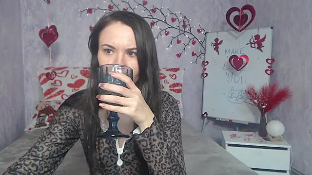 KaraCriegs online show from February 9, 6:45 pm