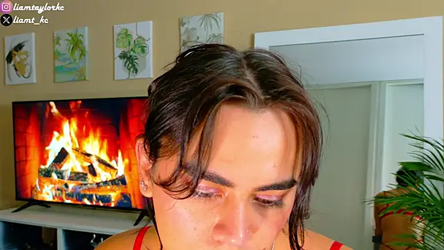 Snapshot of Liam_Taylor chatting on October 23, 4:12 am Liam Taylor online show from October 23, 4:12 am