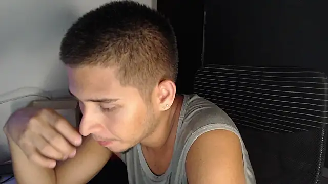 Snapshot of harold_18_ chatting on May 6, 6:13 pm harold 18 online show from May 6, 6:13 pm