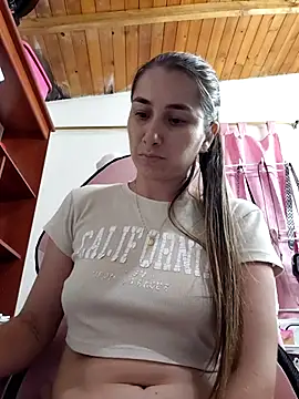 Snapshot of Iris_love18 chatting on June 27, 1:43 am Iris love18 online show from June 27, 1:43 am