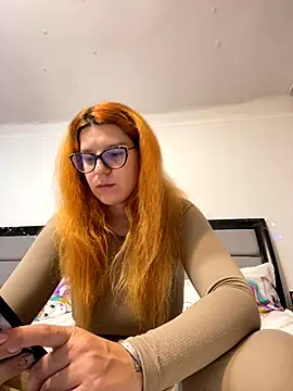 NadiraNoor online show from December 8, 7:11 pm