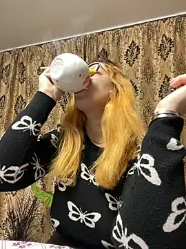 NadiraNoor online show from January 28, 5:00 am