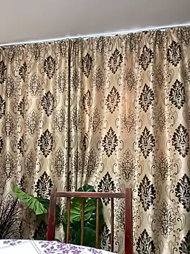 NadiraNoor online show from January 28, 10:45 am