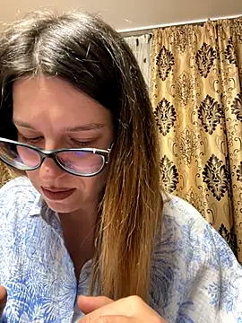 NadiraNoor online show from October 31, 10:00 pm