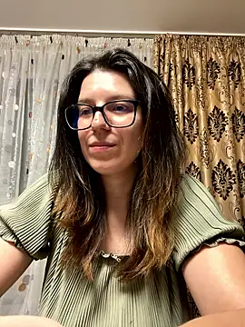 NadiraNoor online show from April 19, 10:01 pm