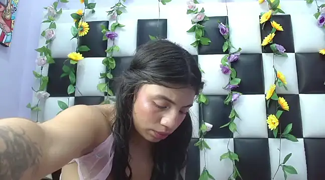 Snapshot of arianaa_tompsoon chatting on March 2, 11:29 am arianaa tompsoon online show from March 2, 11:29 am