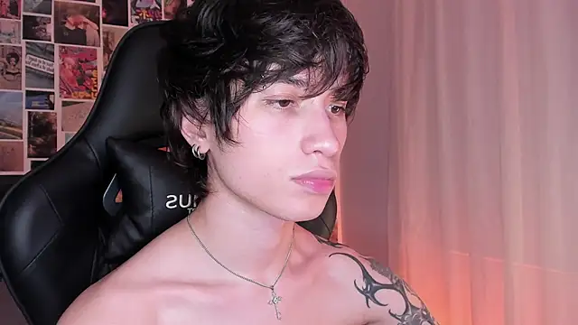 Snapshot of liamelf chatting on December 27, 10:12 am liamelf online show from December 27, 10:12 am