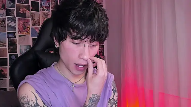 Snapshot of liamelf chatting on January 24, 3:43 am liamelf online show from January 24, 3:43 am