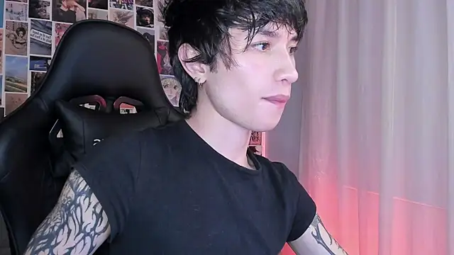 Snapshot of liamelf chatting on March 6, 9:36 am liamelf online show from March 6, 9:36 am