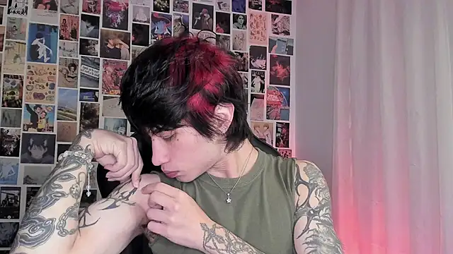 Snapshot of liamelf chatting on September 20, 6:03 am liamelf online show from September 20, 6:03 am