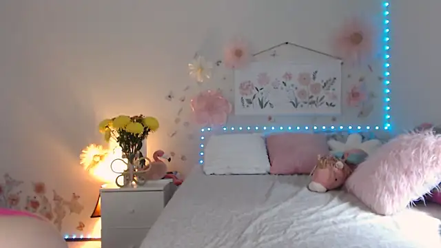 Snapshot of Poisson_Eva chatting on April 23, 10:34 pm Poisson Eva online show from April 23, 10:34 pm