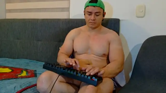 Snapshot of MarksMuscle chatting on May 6, 2:08 am MarksMuscle online show from May 6, 2:08 am