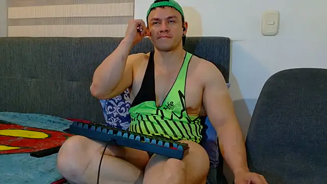 Snapshot of MarksMuscle chatting on May 12, 4:31 am MarksMuscle online show from May 12, 4:31 am