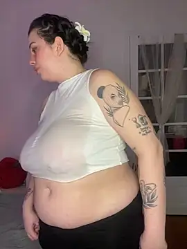 Snapshot of milkyhonybaby chatting on February 9, 2:38 am milkyhonybaby online show from February 9, 2:38 am