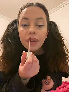 Snapshot of milkyhonybaby chatting on March 11, 10:31 pm milkyhonybaby online show from March 11, 10:31 pm