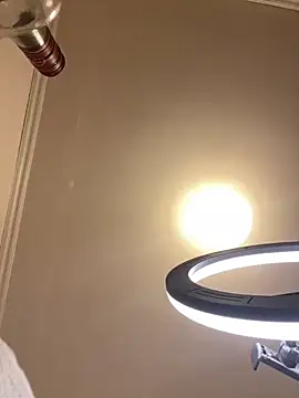 Snapshot of milkyhonybaby chatting on November 5, 3:06 am milkyhonybaby online show from November 5, 3:06 am