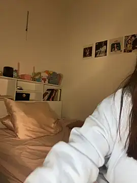 Snapshot of milkyhonybaby chatting on February 20, 6:52 pm milkyhonybaby online show from February 20, 6:52 pm