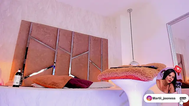 Martinaa Jones  online show from March 10, 7:29 pm