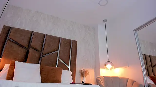 Martinaa Jones  online show from February 9, 12:20 pm