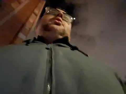 Snapshot of Javier_bear chatting on February 15, 10:21 pm Javier bear online show from February 15, 10:21 pm