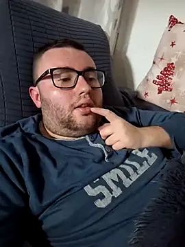 Snapshot of Javier_bear chatting on February 21, 10:26 pm Javier bear online show from February 21, 10:26 pm