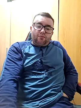 Snapshot of Javier_bear chatting on March 7, 10:43 pm Javier bear online show from March 7, 10:43 pm