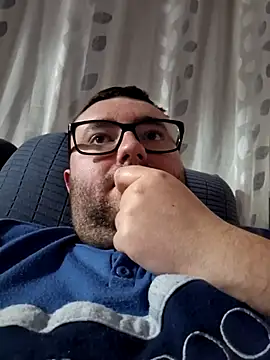 Snapshot of Javier_bear chatting on March 13, 10:32 pm Javier bear online show from March 13, 10:32 pm