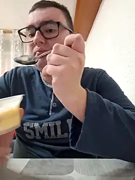 Snapshot of Javier_bear chatting on March 16, 10:09 pm Javier bear online show from March 16, 10:09 pm