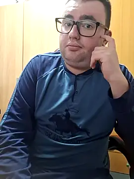 Snapshot of Javier_bear chatting on March 18, 9:53 pm Javier bear online show from March 18, 9:53 pm