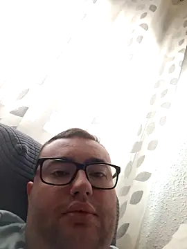 Snapshot of Javier_bear chatting on October 7, 8:00 am Javier bear online show from October 7, 8:00 am