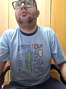 Snapshot of Javier_bear chatting on October 12, 9:30 am Javier bear online show from October 12, 9:30 am