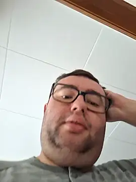 Snapshot of Javier_bear chatting on November 10, 8:57 am Javier bear online show from November 10, 8:57 am