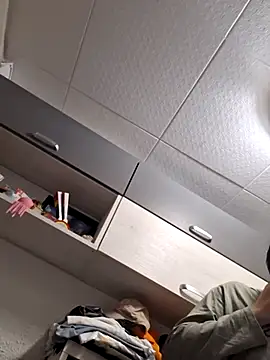 Snapshot of Javier_bear chatting on December 18, 10:16 pm Javier bear online show from December 18, 10:16 pm