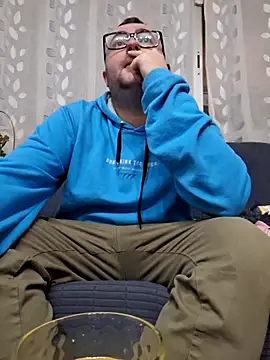 Snapshot of Javier_bear chatting on January 6, 9:39 pm Javier bear online show from January 6, 9:39 pm