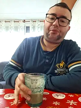 Snapshot of Javier_bear chatting on January 9, 9:12 am Javier bear online show from January 9, 9:12 am