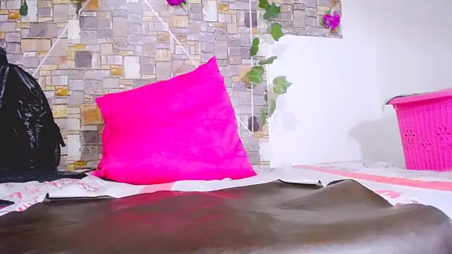 Snapshot of MaidenGame chatting on February 12, 3:18 pm MaidenGame online show from February 12, 3:18 pm