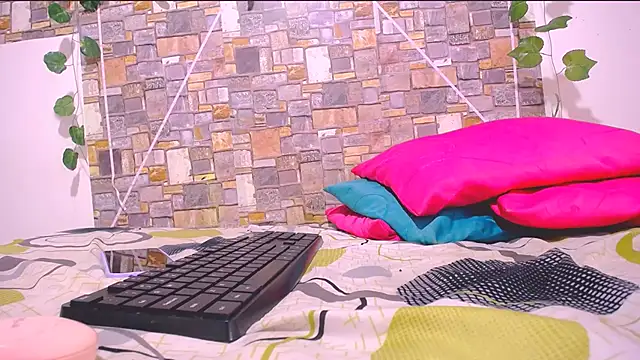 Snapshot of MaidenGame chatting on July 13, 2:53 pm MaidenGame online show from July 13, 2:53 pm