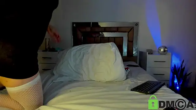 Snapshot of Lucyerobbie chatting on January 5, 11:44 pm Lucyerobbie online show from January 5, 11:44 pm